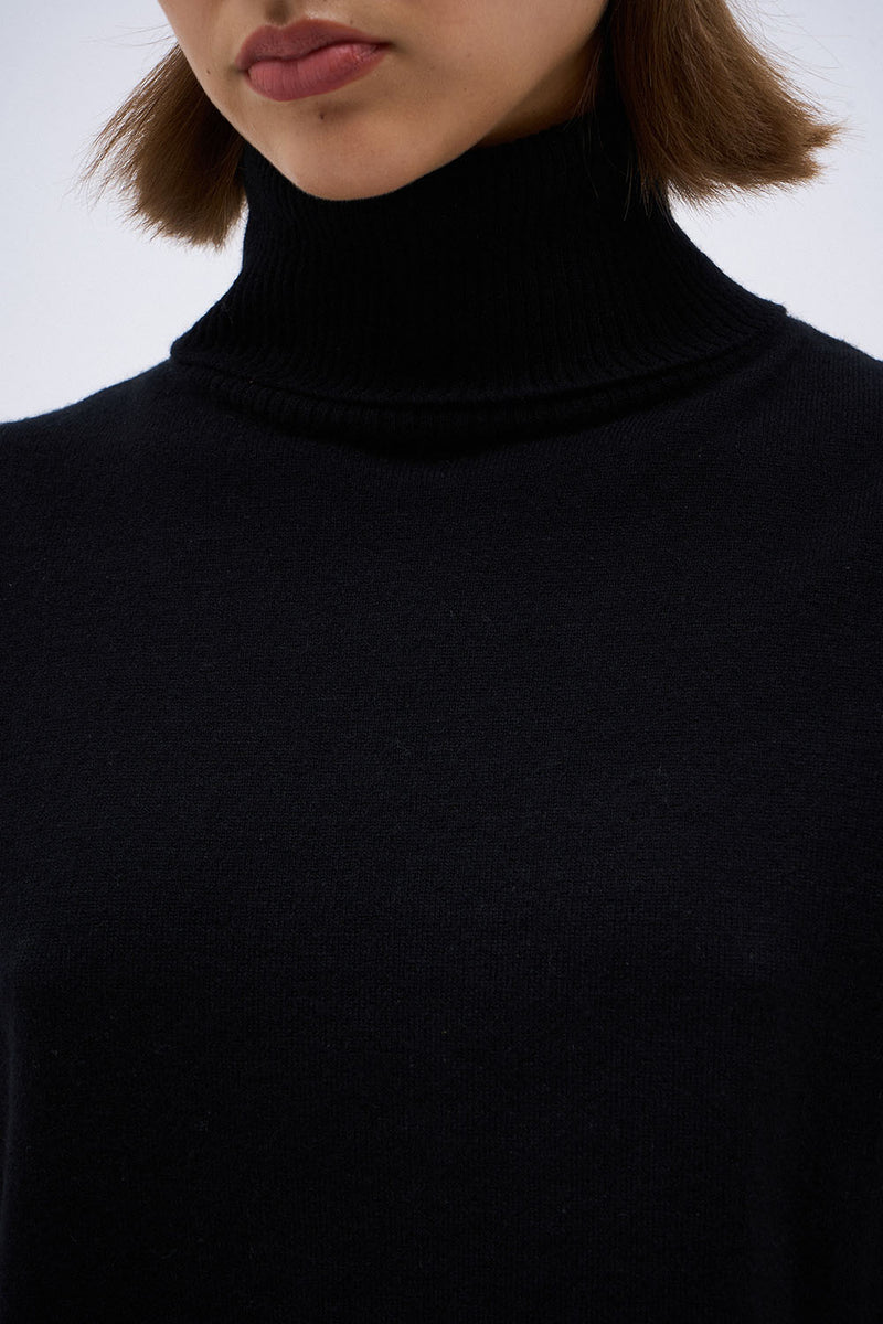 DIANA BLACK SWEATER